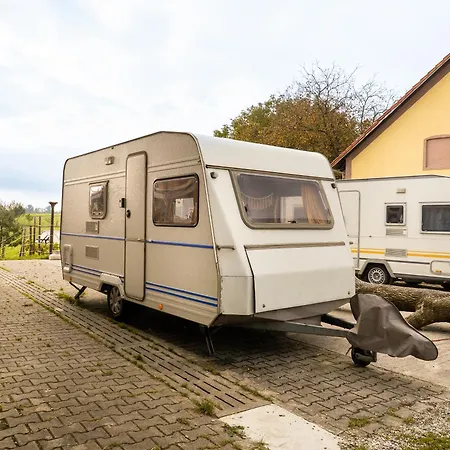 Gemuetlicher Camper Fusslaeufig Zur Therme