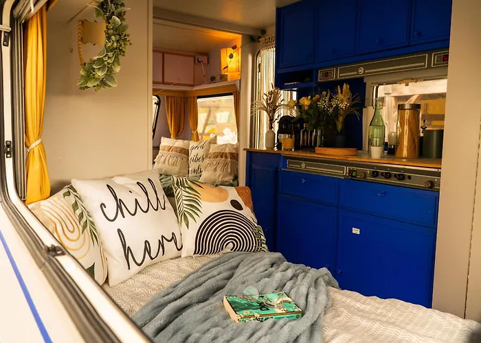 Gemuetlicher Camper Fusslaeufig Zur Therme *