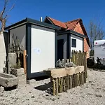 Gemuetlicher Camper Fusslaeufig Zur Therme *