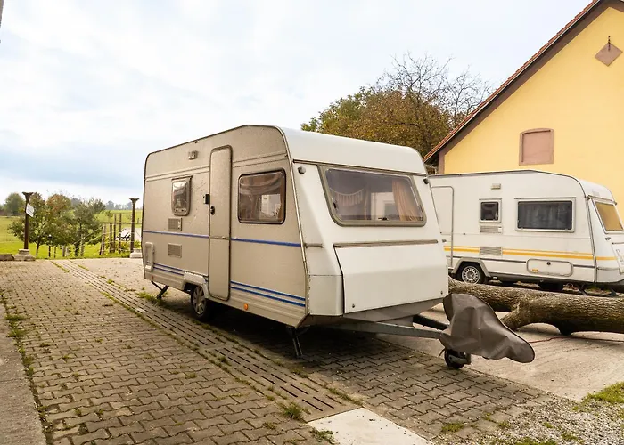 Gemuetlicher Camper Fusslaeufig Zur Therme